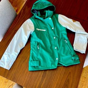 Green and cream women’s medium snowboard jacket.